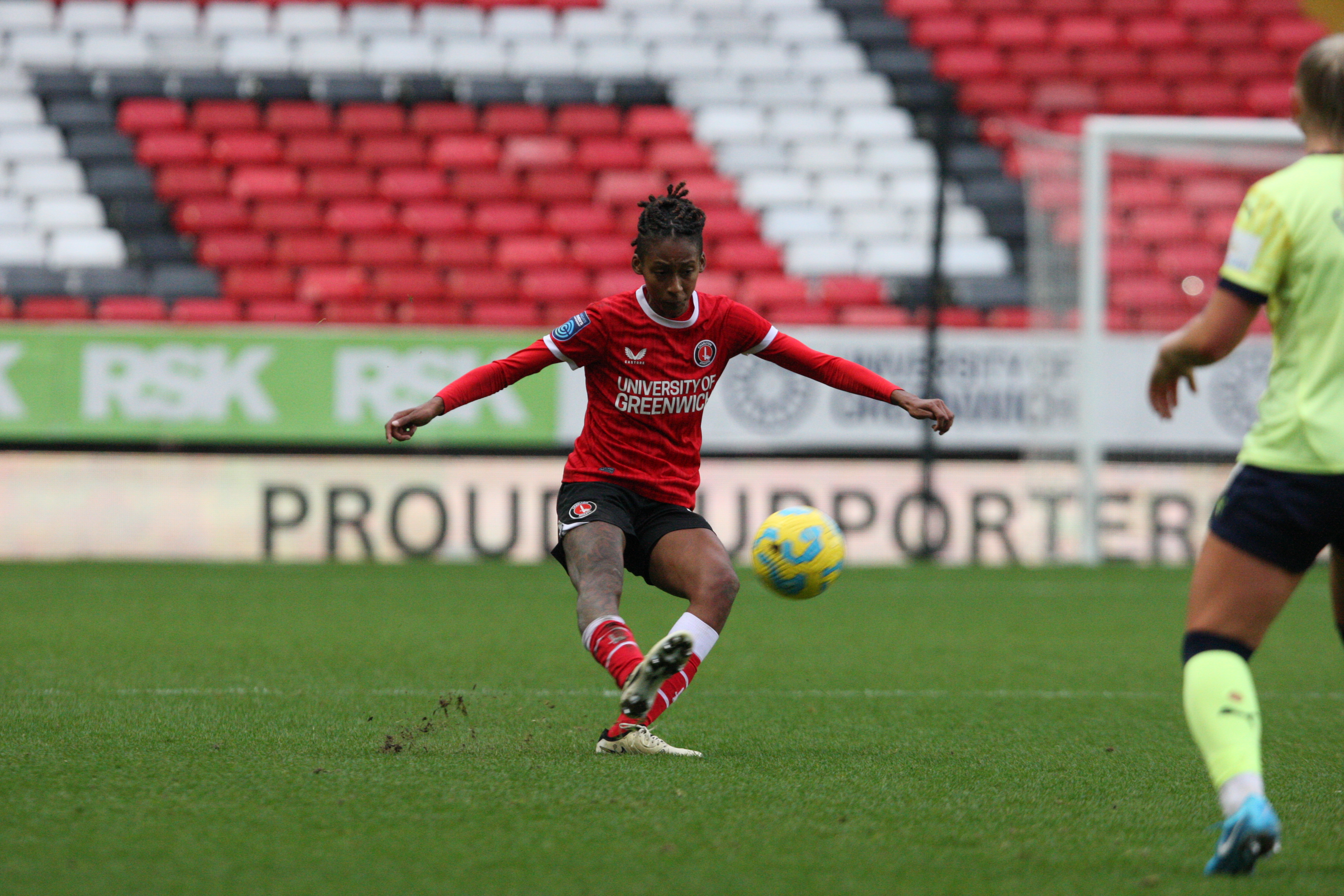 Elisha N'Dow at The Valley