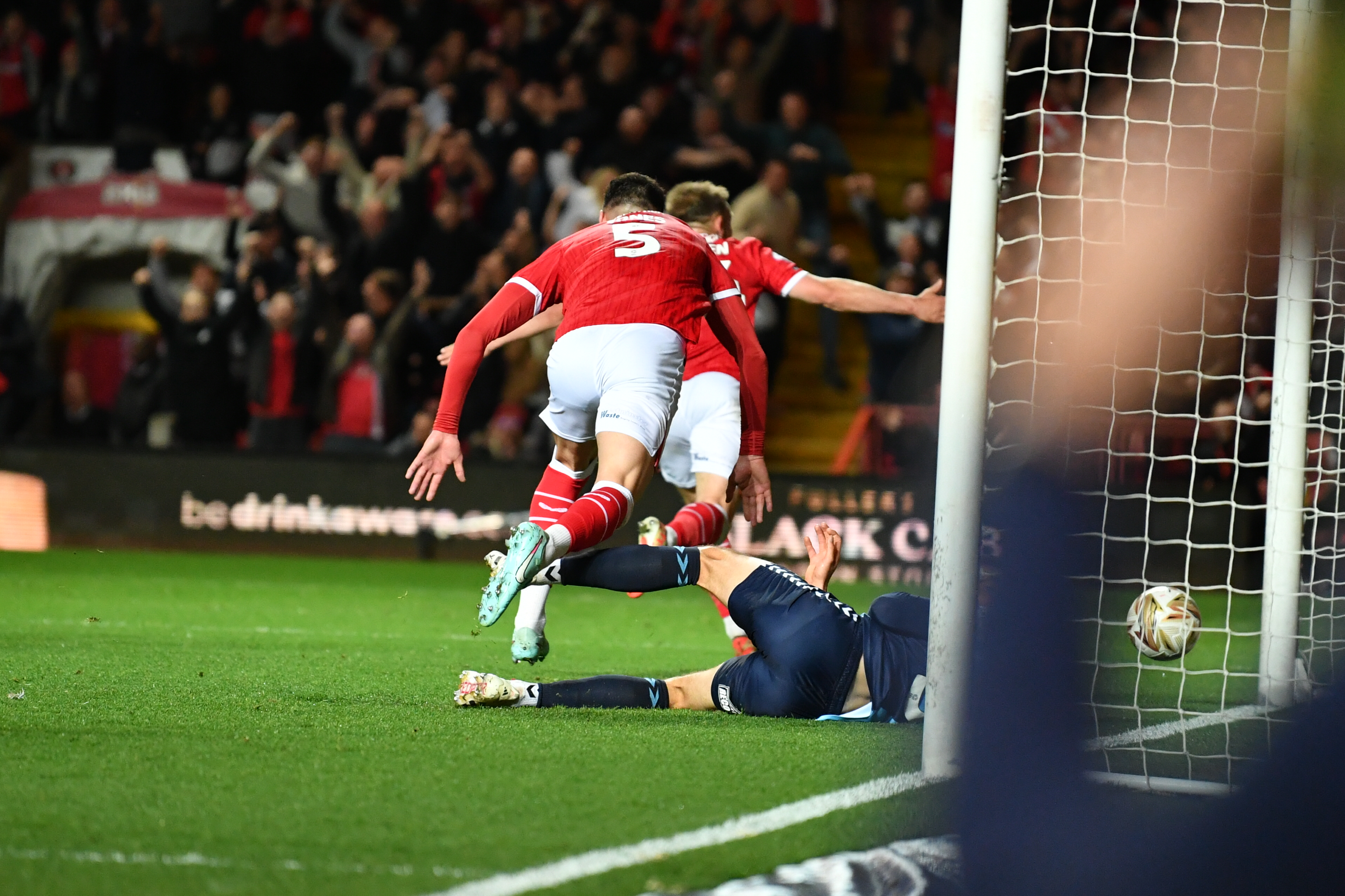 Goddens Late Strike Sends Charlton to Wembley Dream