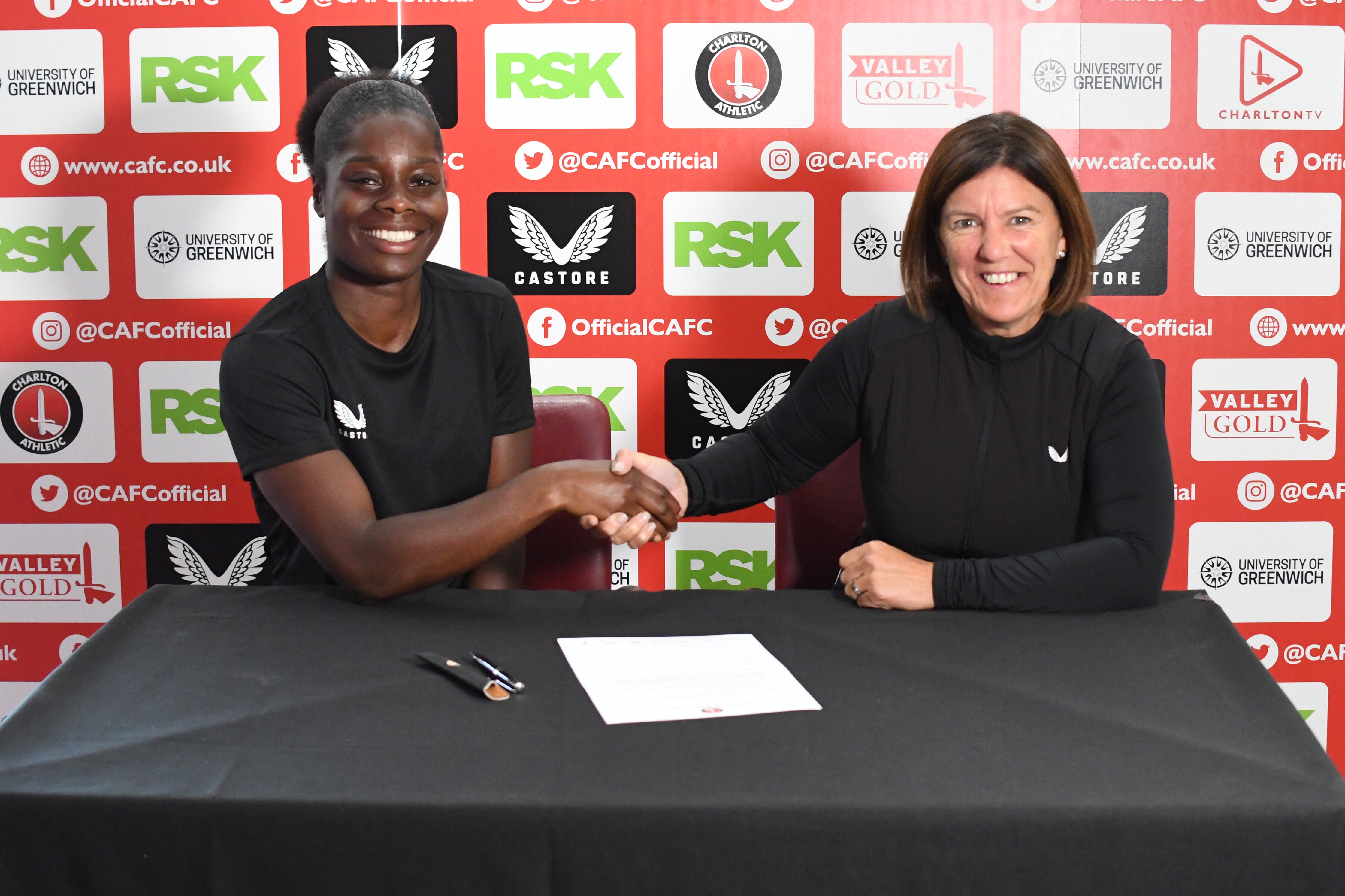 New signing Freda Ayisi alongside Head Coach Karen Hills