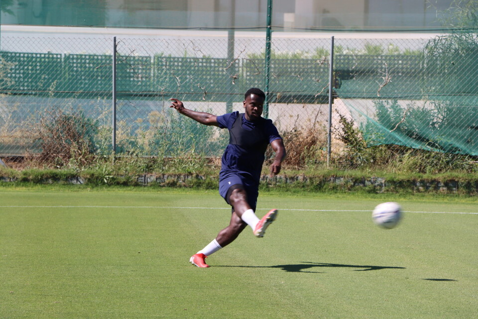 Diallang Jaiyesimi goes for goal