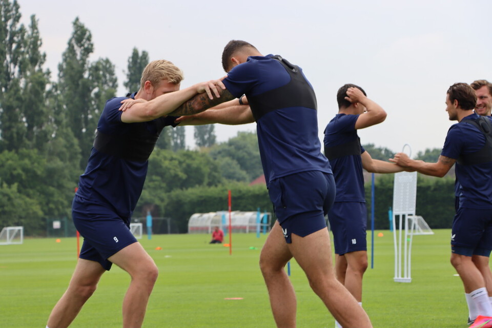 Jayden Stockley and Ryan Inniss warming up 