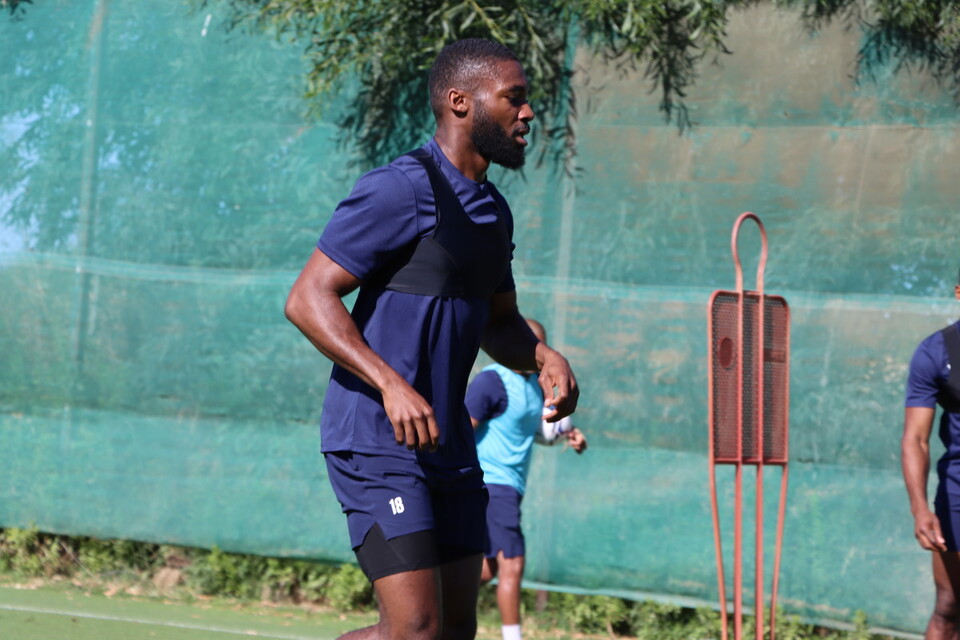 New signing Mandela Egbo in action