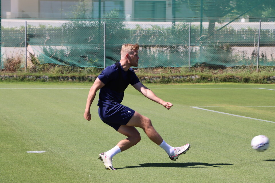 Jayden Stockley goes for goal
