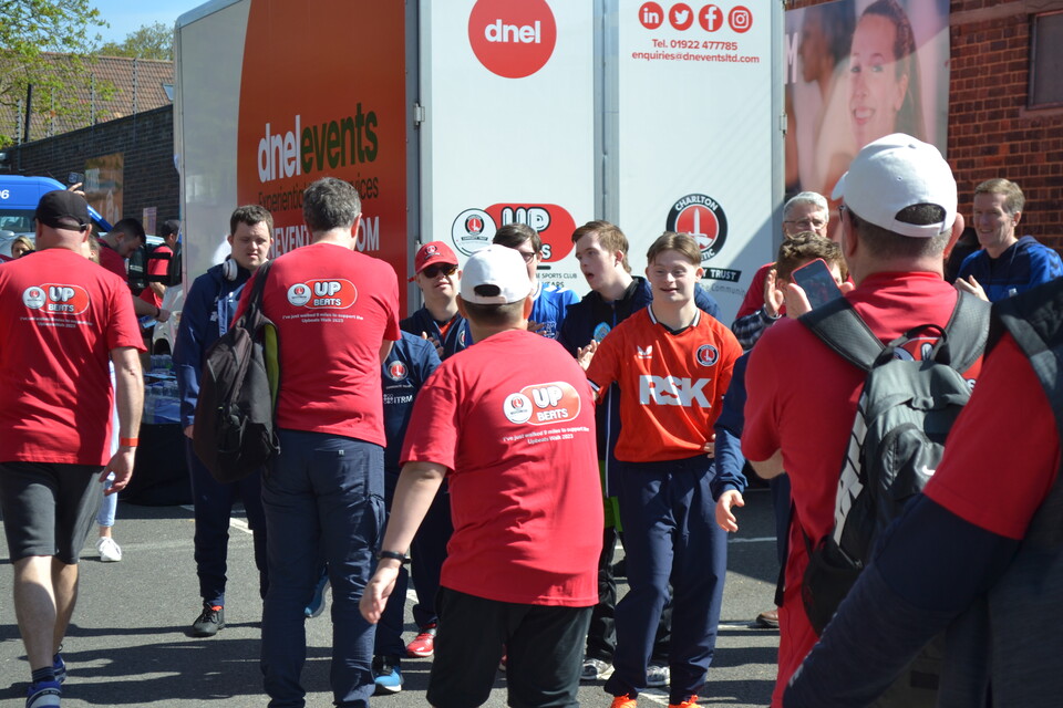 Walkers greeted by Upbeats