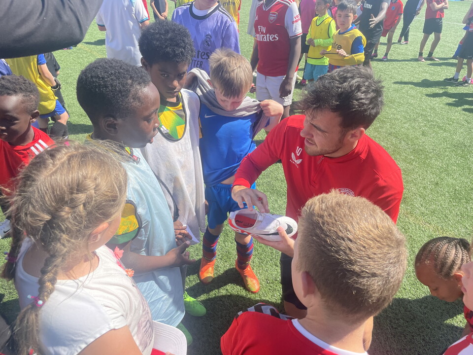 Fraser signing a young person's boots