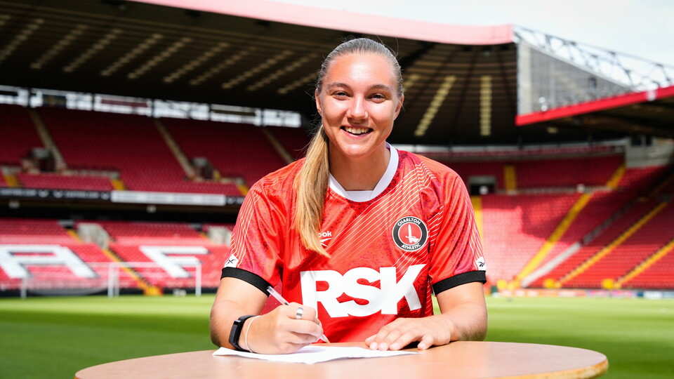 Kiera signing 