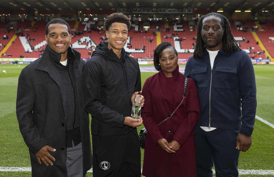 Phoenix Valentine picks up award