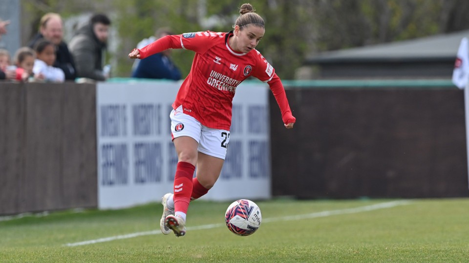 Charlton full-back Beth Roe in possession