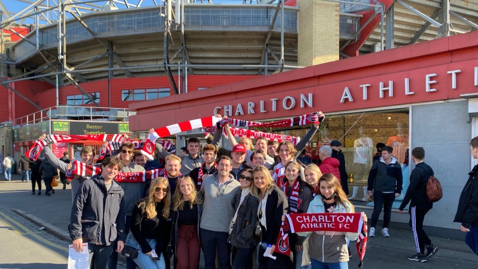 A group of students from Ohio pictured outside The Valley 
