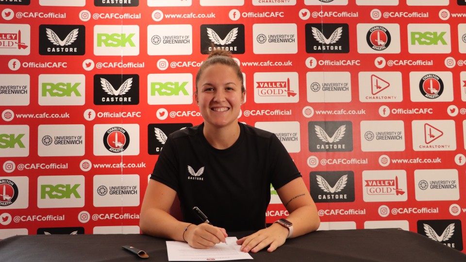 Hannah Godfrey pens a new deal with the Addicks