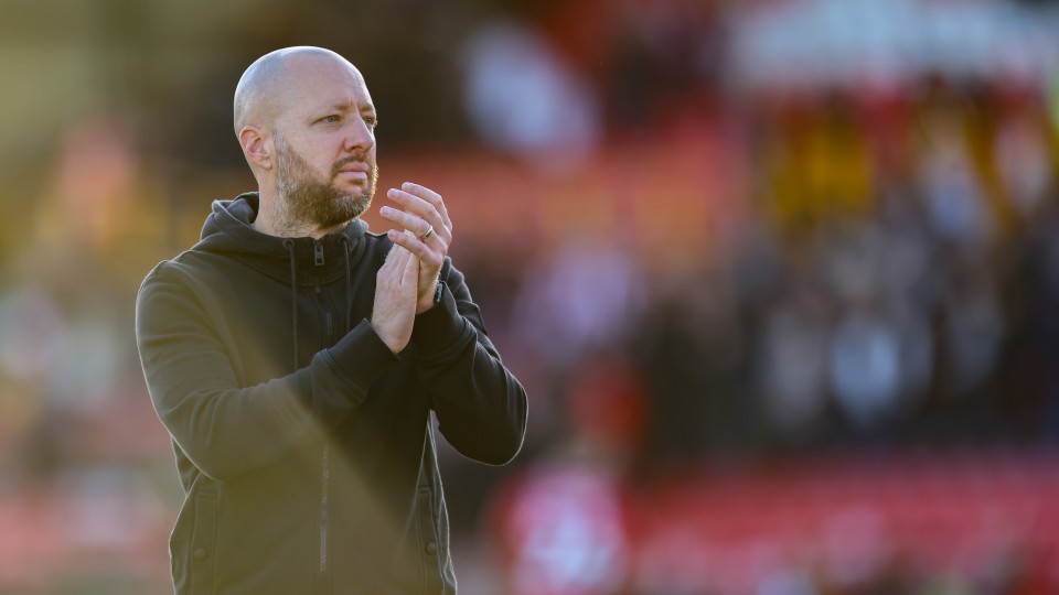 Garner clapping supporters