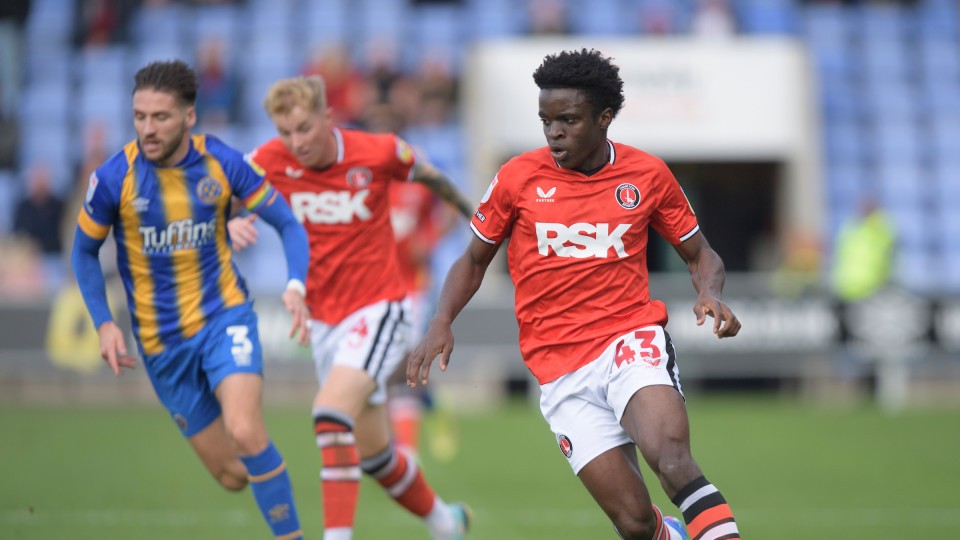 Tyreece Campbell dribbling the ball against Shrewsbury Town