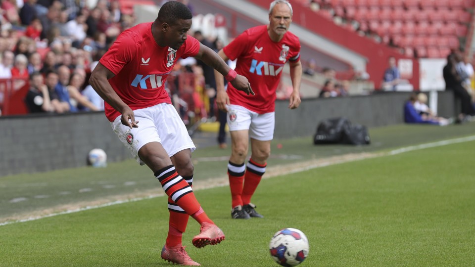 Kevin Lisbie passes forward