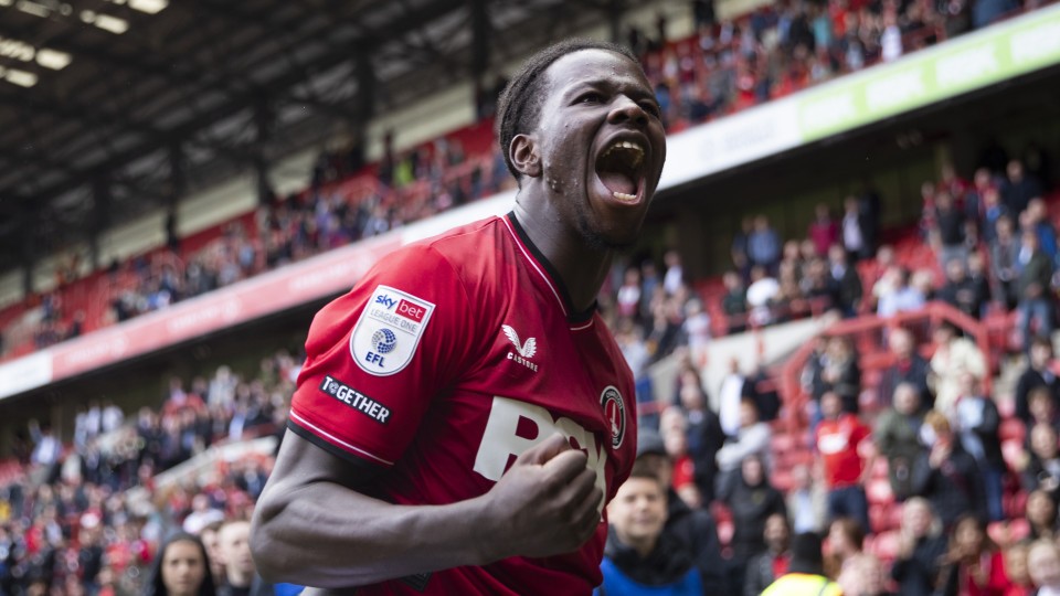 Karoy Anderson celebrates with his tunnel jump