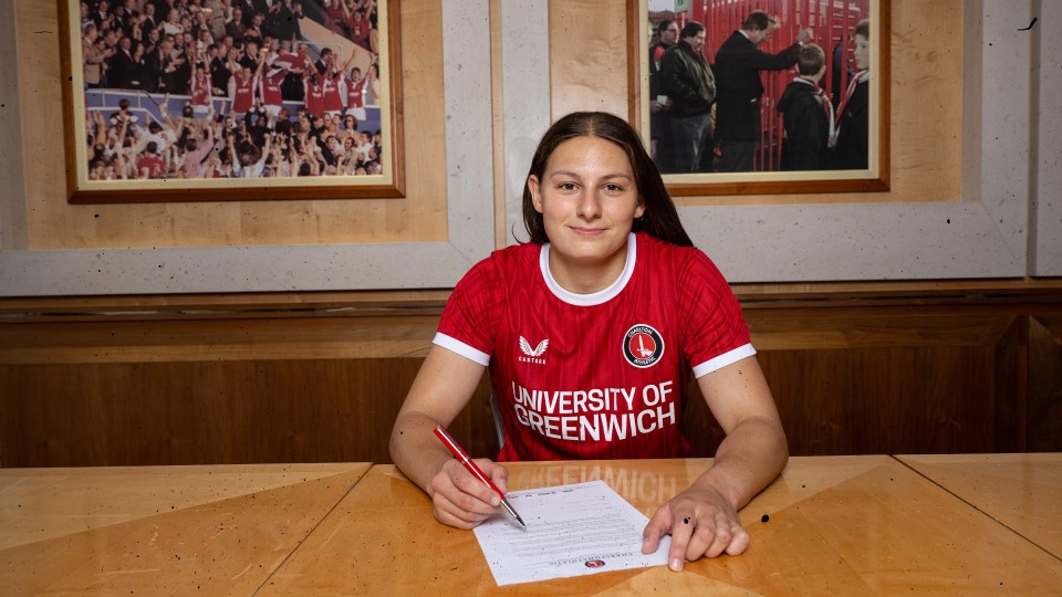 Mel Filis signing contract