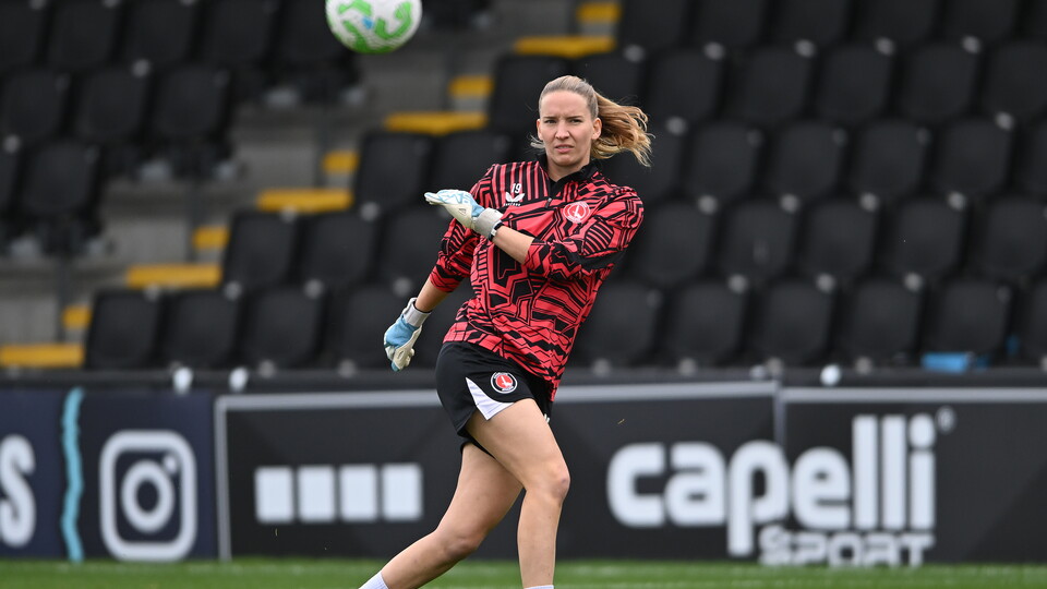 Sophie Whitehouse warm up