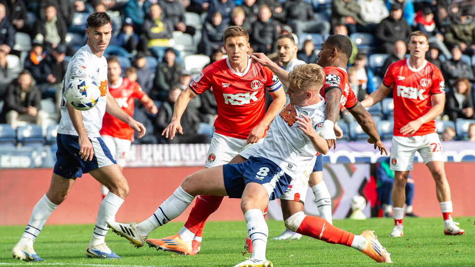 Charlton battle for the ball
