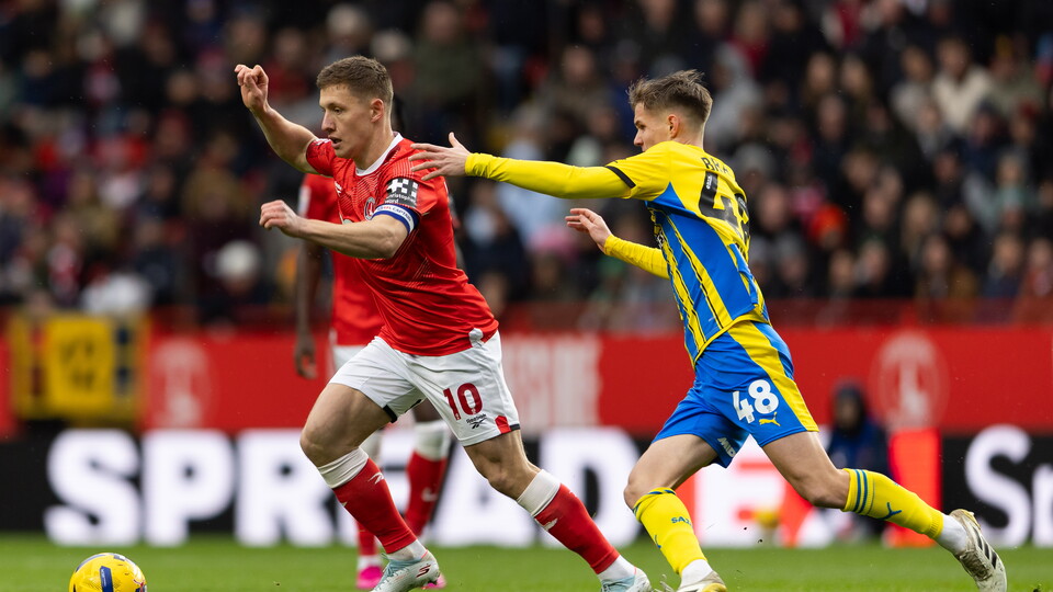 Charlton battle for the ball