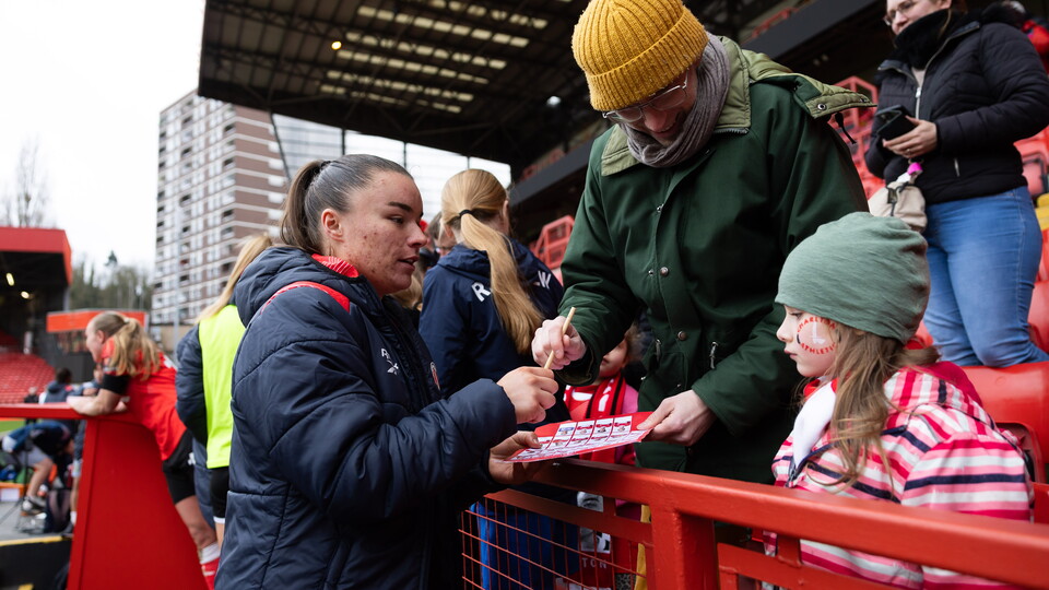 Jodie Hutton signs something for a fan