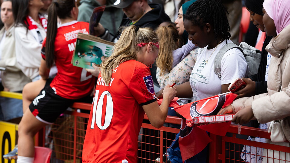 Gillian Kenney signing things for fans